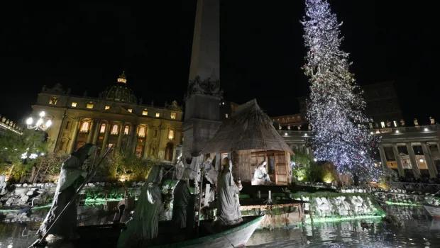 Cây vân sam vùng núi Alps và Hang đá Giáng sinh từ Salerno cho Quảng trường Thánh Phêrô năm 2025